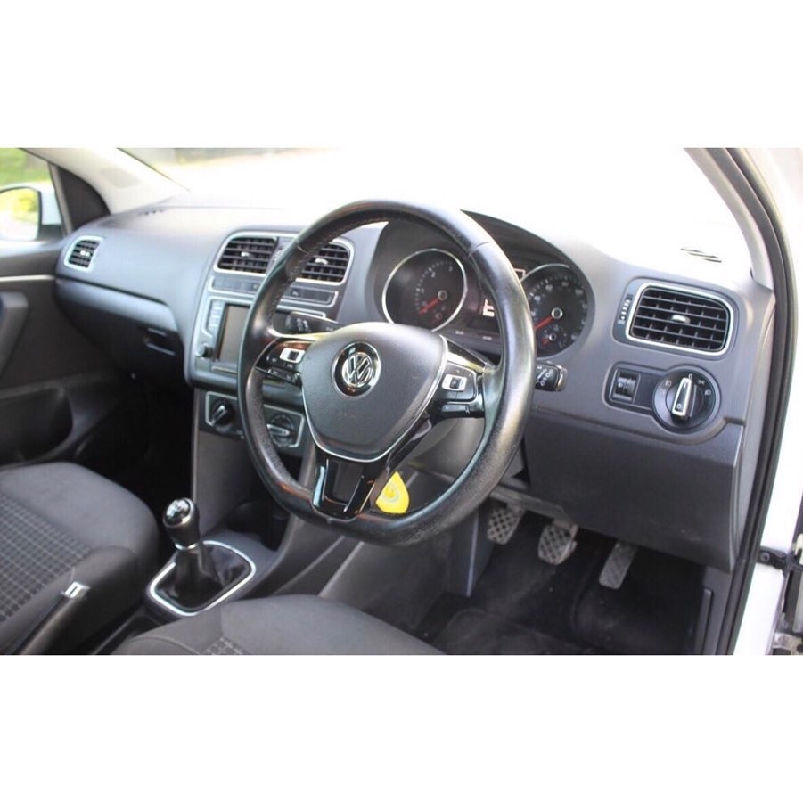 
								VOLKSWAGEN POLO full									